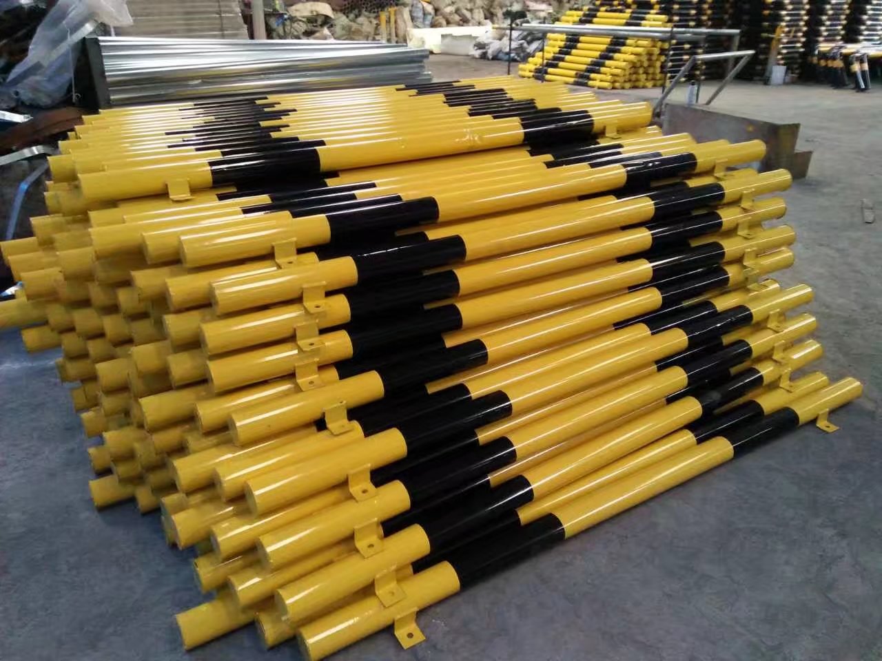 品質(zhì)保障，符合國(guó)家交通安全設(shè)施生產(chǎn)標(biāo)準(zhǔn)